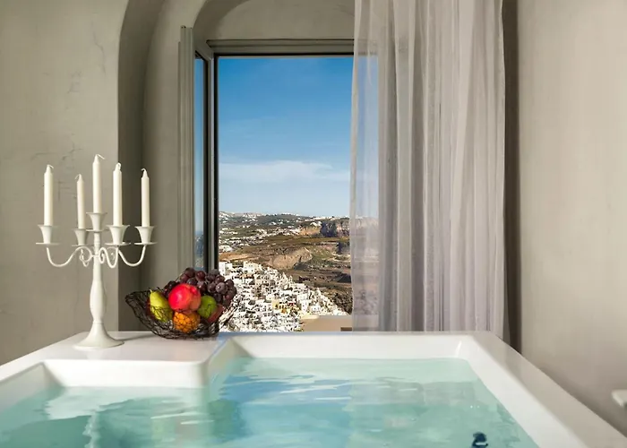 Magical Blu Honeymoon With Indoor Heated Jacuzzi Lejlighed Fira (Santorini)