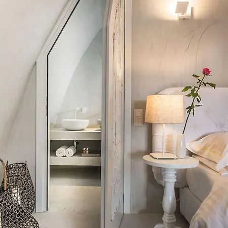 Daire Magical Blu Honeymoon With Indoor Heated Jacuzzi Fira (Santorini)
